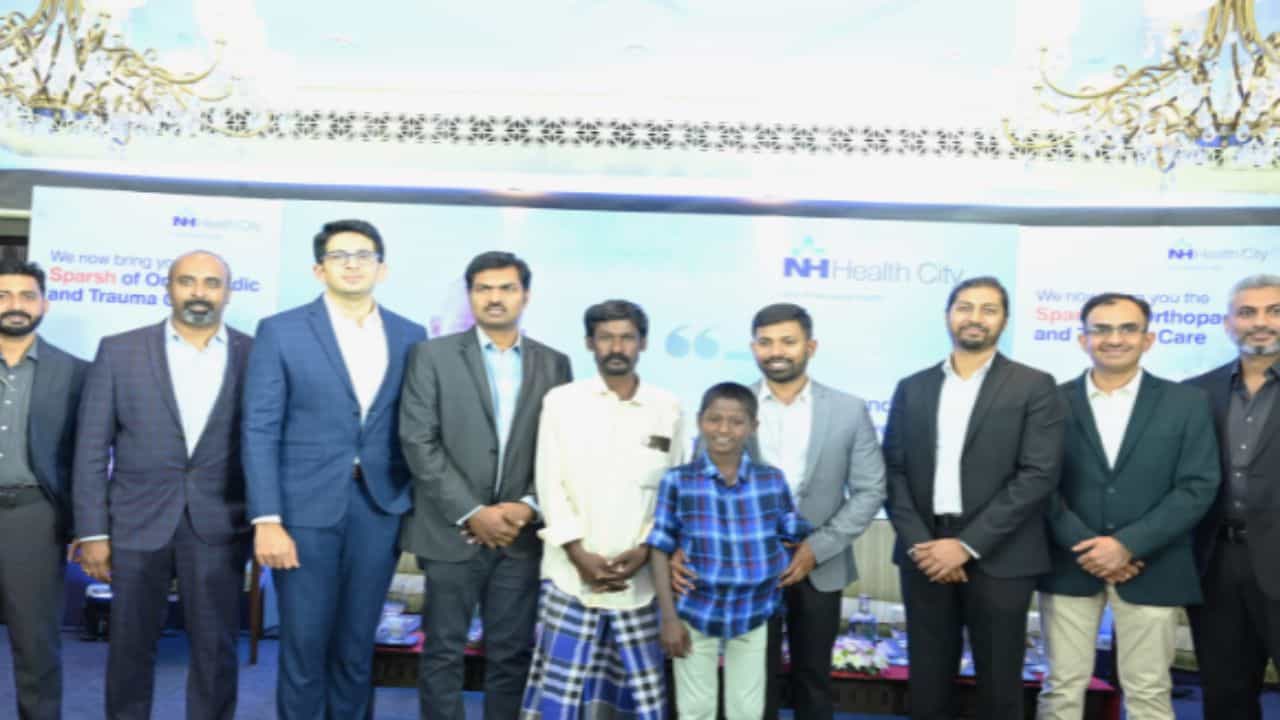 ಹುಲ್ಲು ಕತ್ತರಿಸುವ ಯಂತ್ರದಲ್ಲಿ ಸಿಲುಕಿ 11ವರ್ಷದ ಬಾಲಕನ ಕೈ ಕಟ್: ವೈದ್ಯರಿಂದ ತೋಳು ಮರು ಜೋಡಣೆ ಯಶಸ್ವಿ ಹುಲ್ಲು ಕತ್ತರಿಸುವ ಯಂತ್ರದಲ್ಲಿ ಸಿಲುಕಿ 11ವರ್ಷದ ಬಾಲಕನ ಕೈ ಕಟ್: ವೈದ್ಯರಿಂದ ತೋಳು ಮರು ಜೋಡಣೆ ಯಶಸ್ವಿ