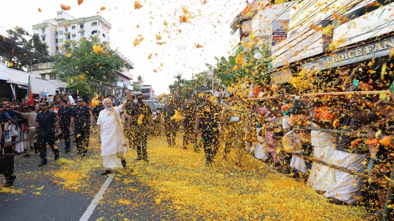 ವಾಹನ ಸವಾರರ ಗಮನಕ್ಕೆ: ಏ.29ರಂದು ಬೆಂಗಳೂರಿನಲ್ಲಿ ಪ್ರಧಾನಿ ಮೋದಿ ರೋಡ್ ಶೋ, ಸಂಚಾರ ದಟ್ಟಣೆ ಸಾಧ್ಯತೆ ವಾಹನ ಸವಾರರ ಗಮನಕ್ಕೆ: ಏ.29ರಂದು ಬೆಂಗಳೂರಿನಲ್ಲಿ ಪ್ರಧಾನಿ ಮೋದಿ ರೋಡ್ ಶೋ, ಸಂಚಾರ ದಟ್ಟಣೆ ಸಾಧ್ಯತೆ