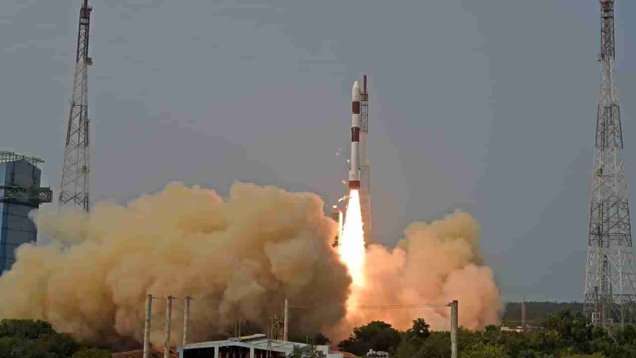 ISRO: ಇಸ್ರೋ ಮತ್ತೊಂದು ಮೈಲಿಗಲ್ಲು, ಪಿಎಸ್‌ಎಲ್‌ವಿ-ಸಿ55 ರಾಕೆಟ್‌ ಮೂಲಕ ಸಿಂಗಪೂರ್​ನ 2 ಉಪಗ್ರಹಗಳು ಕಕ್ಷೆಗೆ