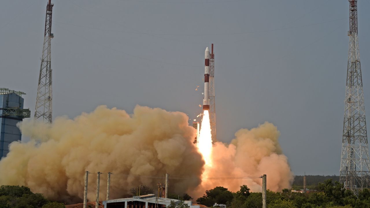 ISRO: ಇಸ್ರೋ ಮತ್ತೊಂದು ಮೈಲಿಗಲ್ಲು, ಪಿಎಸ್‌ಎಲ್‌ವಿ-ಸಿ55 ರಾಕೆಟ್‌ ಮೂಲಕ ಸಿಂಗಪೂರ್​ನ 2 ಉಪಗ್ರಹಗಳು ಕಕ್ಷೆಗೆ