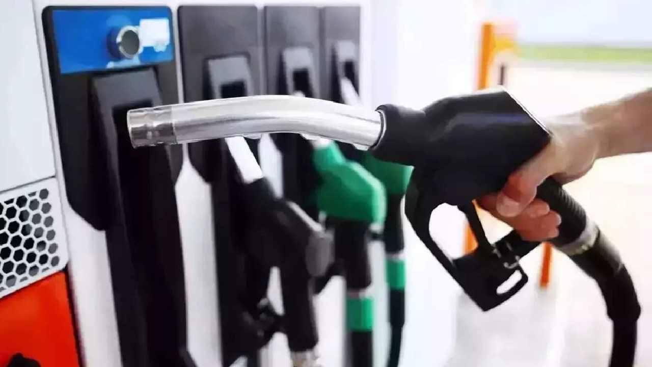 Petrol Price Today: ಬೆಂಗಳೂರು ಸೇರಿ ದೇಶದ ಪ್ರಮುಖ ನಗರಗಳಲ್ಲಿ ಏಪ್ರಿಲ್ 2 ರಂದು ಪೆಟ್ರೋಲ್, ಡೀಸೆಲ್ ದರ ಎಷ್ಟಿದೆ, ವಿವರ ಇಲ್ಲಿದೆ Petrol Price Today: ಬೆಂಗಳೂರು ಸೇರಿ ದೇಶದ ಪ್ರಮುಖ ನಗರಗಳಲ್ಲಿ ಏಪ್ರಿಲ್ 2 ರಂದು ಪೆಟ್ರೋಲ್, ಡೀಸೆಲ್ ದರ ಎಷ್ಟಿದೆ, ವಿವರ ಇಲ್ಲಿದೆ