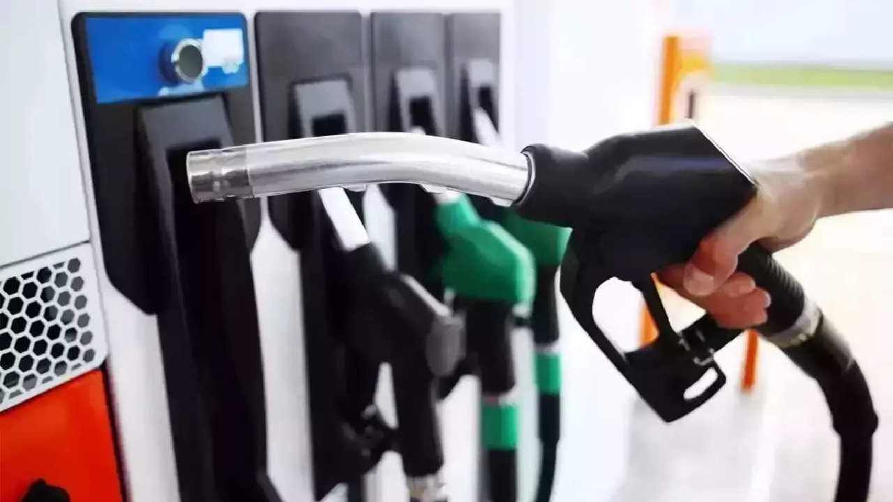 Petrol Price Today: ಬೆಂಗಳೂರು ಸೇರಿ ದೇಶದ ಪ್ರಮುಖ ನಗರಗಳಲ್ಲಿ ಏಪ್ರಿಲ್ 5 ರಂದು ಪೆಟ್ರೋಲ್, ಡೀಸೆಲ್ ದರ ಎಷ್ಟಿದೆ, ವಿವರ ಇಲ್ಲಿದೆ Petrol Price Today: ಬೆಂಗಳೂರು ಸೇರಿ ದೇಶದ ಪ್ರಮುಖ ನಗರಗಳಲ್ಲಿ ಏಪ್ರಿಲ್ 5 ರಂದು ಪೆಟ್ರೋಲ್, ಡೀಸೆಲ್ ದರ ಎಷ್ಟಿದೆ, ವಿವರ ಇಲ್ಲಿದೆ
