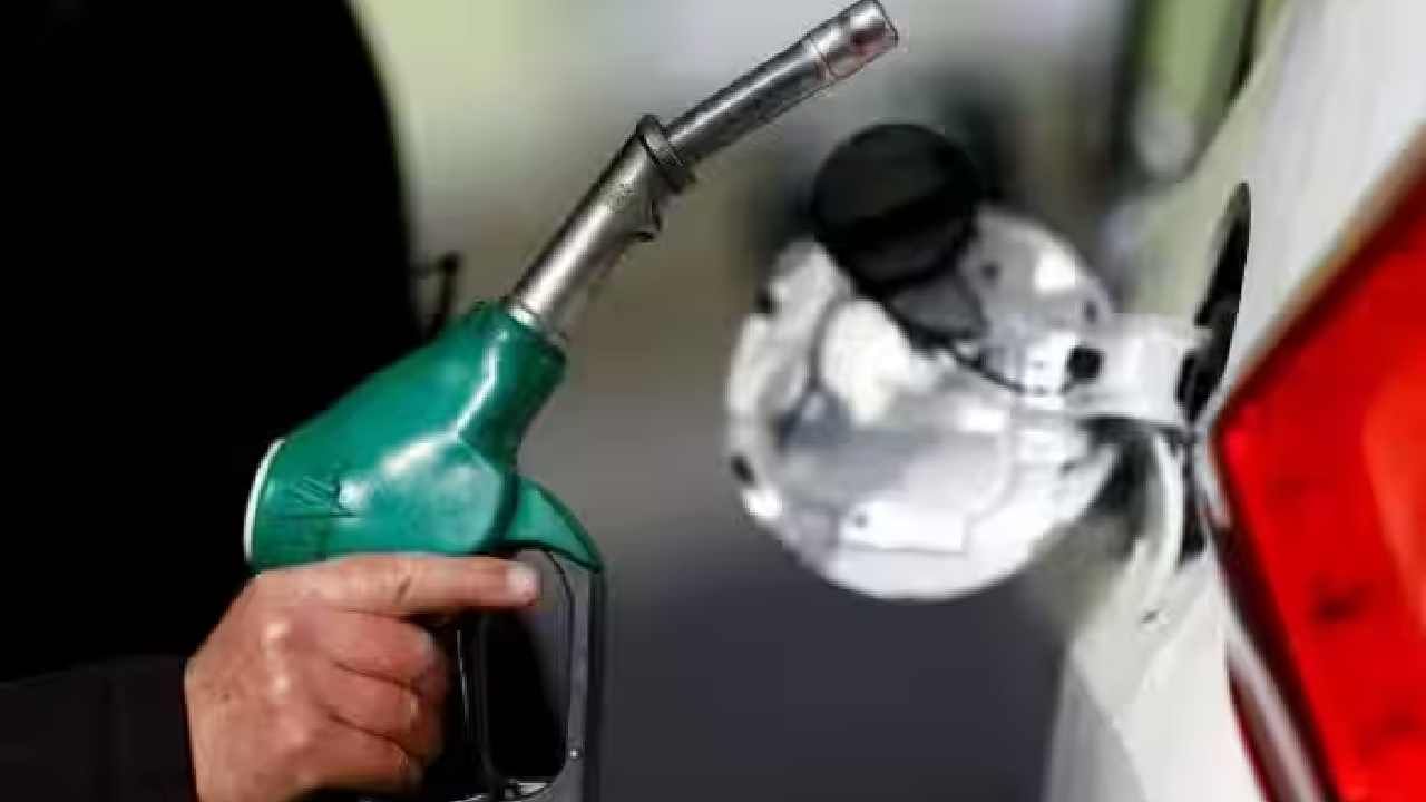 Petrol Price Today: ಬೆಂಗಳೂರು ಸೇರಿ ದೇಶದ ಪ್ರಮುಖ ನಗರಗಳಲ್ಲಿ ಏಪ್ರಿಲ್ 7 ರಂದು ಪೆಟ್ರೋಲ್, ಡೀಸೆಲ್ ದರ ಎಷ್ಟಿದೆ, ವಿವರ ಇಲ್ಲಿದೆ Petrol Price Today: ಬೆಂಗಳೂರು ಸೇರಿ ದೇಶದ ಪ್ರಮುಖ ನಗರಗಳಲ್ಲಿ ಏಪ್ರಿಲ್ 7 ರಂದು ಪೆಟ್ರೋಲ್, ಡೀಸೆಲ್ ದರ ಎಷ್ಟಿದೆ, ವಿವರ ಇಲ್ಲಿದೆ