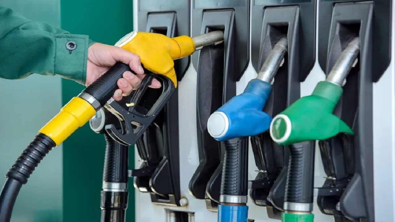 Petrol Price Today: ಬೆಂಗಳೂರು ಸೇರಿ ದೇಶದ ಪ್ರಮುಖ ನಗರಗಳಲ್ಲಿ ಏಪ್ರಿಲ್ 10 ರಂದು ಪೆಟ್ರೋಲ್, ಡೀಸೆಲ್ ದರ ಎಷ್ಟಿದೆ, ವಿವರ ಇಲ್ಲಿದೆ