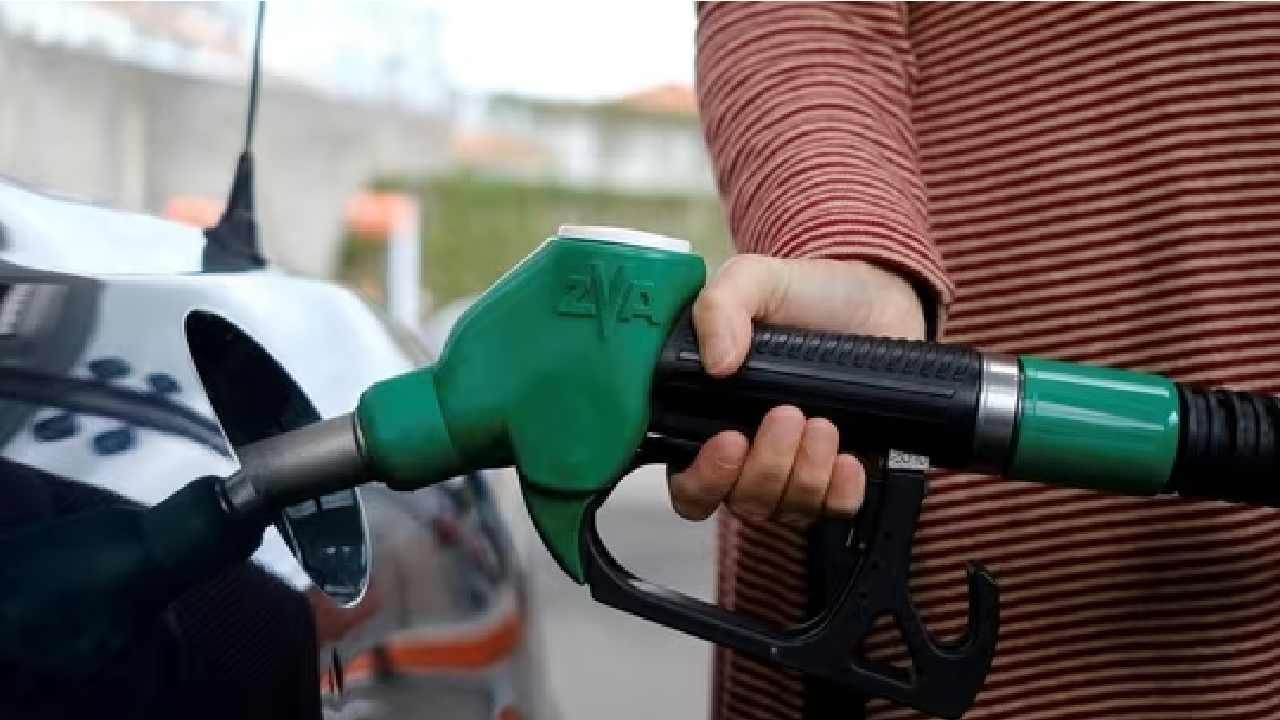 Petrol Price Today: ಬೆಂಗಳೂರು ಸೇರಿ ದೇಶದ ಪ್ರಮುಖ ನಗರಗಳಲ್ಲಿ ಏಪ್ರಿಲ್ 18 ರಂದು ಪೆಟ್ರೋಲ್, ಡೀಸೆಲ್ ದರ ಎಷ್ಟಿದೆ, ವಿವರ ಇಲ್ಲಿದೆ