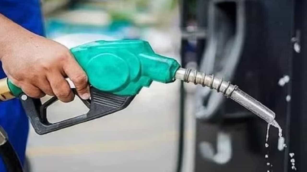 Petrol Price Today: ಬೆಂಗಳೂರು ಸೇರಿ ದೇಶದ ಪ್ರಮುಖ ನಗರಗಳಲ್ಲಿ ಏಪ್ರಿಲ್ 25 ರಂದು ಪೆಟ್ರೋಲ್, ಡೀಸೆಲ್ ದರ ಎಷ್ಟಿದೆ, ವಿವರ ಇಲ್ಲಿದೆ Petrol Price Today: ಬೆಂಗಳೂರು ಸೇರಿ ದೇಶದ ಪ್ರಮುಖ ನಗರಗಳಲ್ಲಿ ಏಪ್ರಿಲ್ 25 ರಂದು ಪೆಟ್ರೋಲ್, ಡೀಸೆಲ್ ದರ ಎಷ್ಟಿದೆ, ವಿವರ ಇಲ್ಲಿದೆ