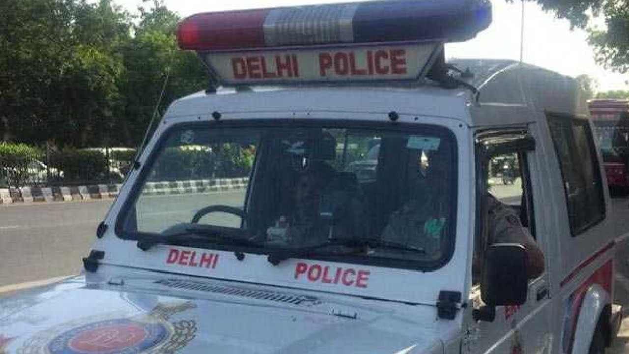 Delhi: ದೆಹಲಿಯ ಸಾಕೇತ್​ ಕೋರ್ಟ್​ ಆವರಣದಲ್ಲಿ ಮಹಿಳೆ ಮೇಲೆ ಗುಂಡಿನ ದಾಳಿ, ಆಸ್ಪತ್ರೆಗೆ ದಾಖಲು