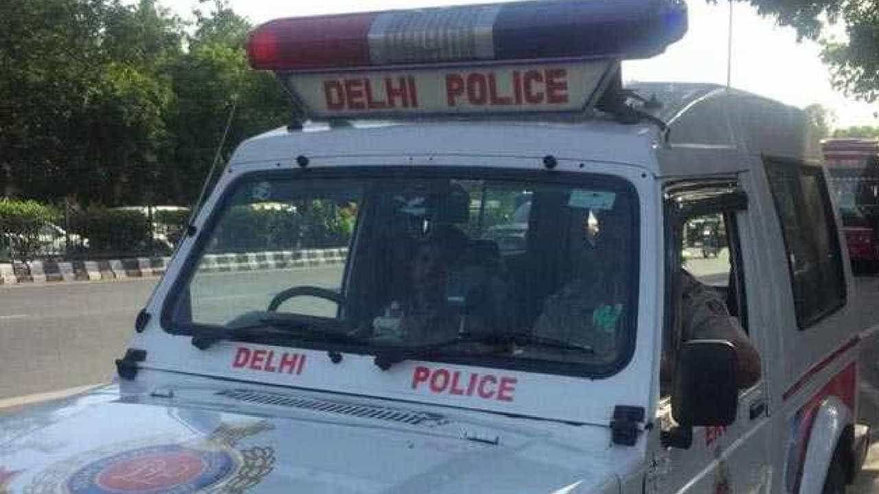 Delhi: ದೆಹಲಿಯ ಸಾಕೇತ್ ಕೋರ್ಟ್ ಆವರಣದಲ್ಲಿ ಮಹಿಳೆ ಮೇಲೆ ಗುಂಡಿನ ದಾಳಿ, ಆಸ್ಪತ್ರೆಗೆ ದಾಖಲು Delhi: ದೆಹಲಿಯ ಸಾಕೇತ್ ಕೋರ್ಟ್ ಆವರಣದಲ್ಲಿ ಮಹಿಳೆ ಮೇಲೆ ಗುಂಡಿನ ದಾಳಿ, ಆಸ್ಪತ್ರೆಗೆ ದಾಖಲು