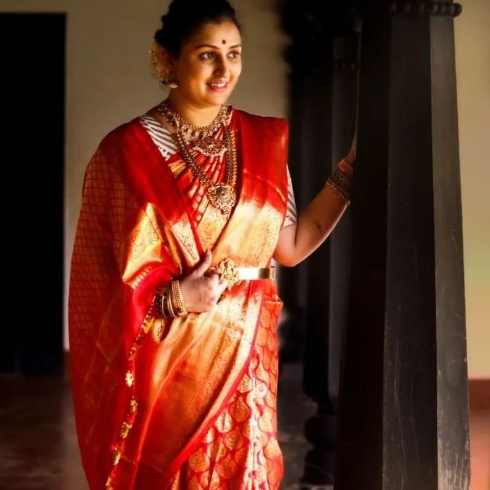 ಸಿನಿಮಾದ ಆರಂಭದಲ್ಲಿ ಕಾಣಿಸಿಕೊಳ್ಳುವ ರಾಜನ ಪತ್ನಿ ಅಂದರೆ ರಾಣಿಯ ಪಾತ್ರದಲ್ಲಿ ಪ್ರಗತಿ ನಟಿಸಿದ್ದಾರೆ.
