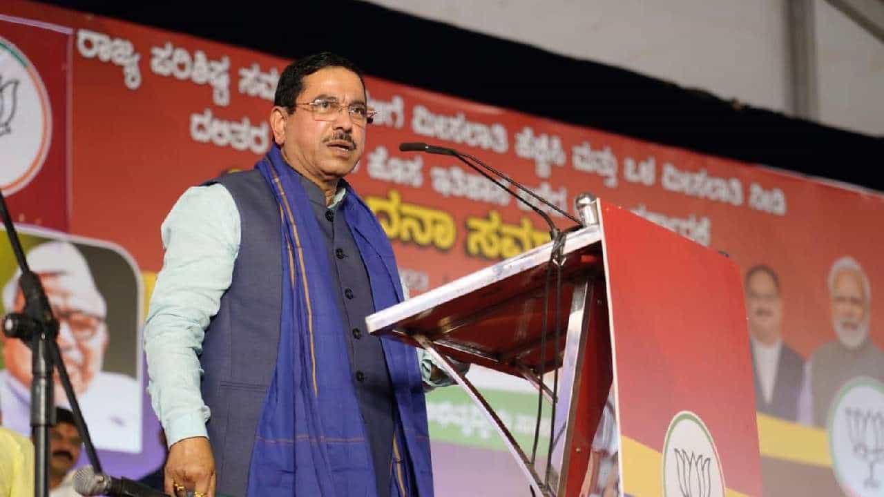 ಸಬ್ ಕಾ ಸಾಥ್ ಸಬ್ ಕಾ ವಿಕಾಸ್ ಧ್ಯೇಯದಡಿ ಸಮುದಾಯಗಳ ಮೀಸಲಾತಿ ಹೆಚ್ಚಳ: ಪ್ರಲ್ಹಾದ್ ಜೋಶಿ ಸಬ್ ಕಾ ಸಾಥ್ ಸಬ್ ಕಾ ವಿಕಾಸ್ ಧ್ಯೇಯದಡಿ ಸಮುದಾಯಗಳ ಮೀಸಲಾತಿ ಹೆಚ್ಚಳ: ಪ್ರಲ್ಹಾದ್ ಜೋಶಿ