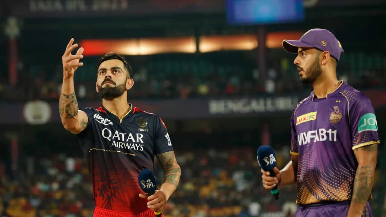 IPL 2023 RCB vs KKR: ಬೆಂಗಳೂರಿನ ಚಿನ್ನಸ್ವಾಮಿ ಸ್ಟೇಡಿಯಂನಲ್ಲಿ ನಡೆದ ಕೊಲ್ಕತ್ತಾ ನೈಟ್ ರೈಡರ್ಸ್ ವಿರುದ್ಧದ ಪಂದ್ಯದಲ್ಲಿ ರಾಯಲ್ ಚಾಲೆಂಜರ್ಸ್ ಬೆಂಗಳೂರು ಆಟಗಾರರು ಕಳಪೆ ಫೀಲ್ಡಿಂಗ್ ಪ್ರದರ್ಶಿಸಿದ್ದಾರೆ. ಅದರಲ್ಲೂ ವಿಕೆಟ್ಗಳ ಹುಡುಕಾಟದಲ್ಲಿದ್ದಾಗ ಬೌಲರ್ಗಳೇ ಕ್ಯಾಚ್ಗಳನ್ನು ಕೈಚೆಲ್ಲಿರುವುದು ಅಚ್ಚರಿ.