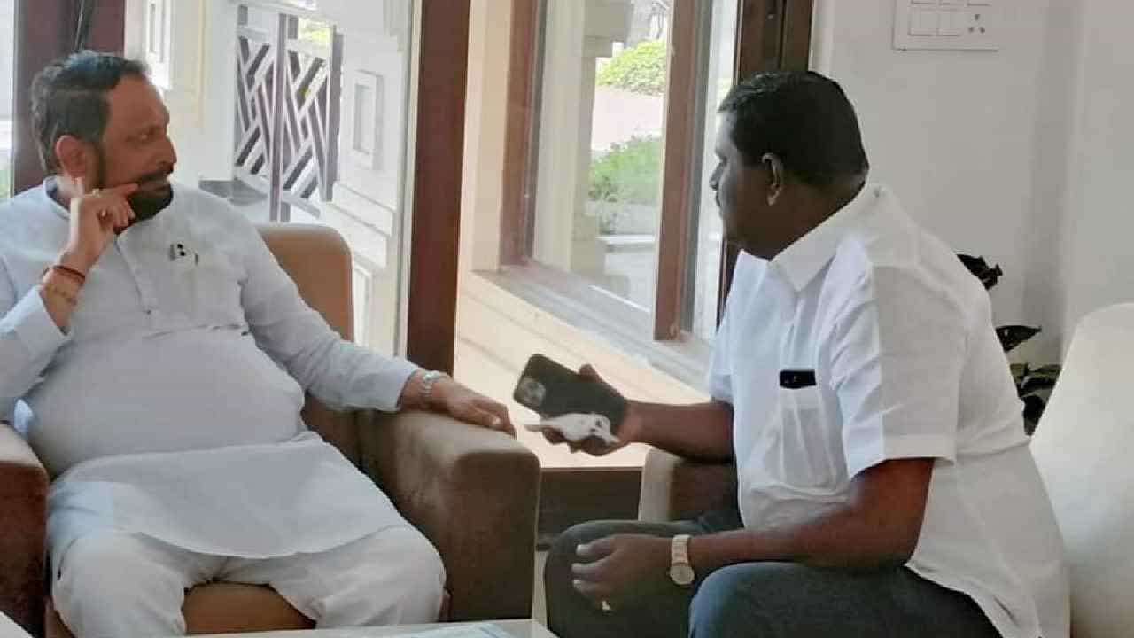 ಲಕ್ಷ್ಮಣ ಸವದಿ ಜೊತೆಗಿನ ಫೋಟೋ ವೈರಲ್ ಬಗ್ಗೆ ಸ್ಪಷ್ಟನೆ ಕೊಟ್ಟ ಕಾಂಗ್ರೆಸ್ ಶಾಸಕ ರಾಘವೇಂದ್ರ ಹಿಟ್ನಾಳ್ ಲಕ್ಷ್ಮಣ ಸವದಿ ಜೊತೆಗಿನ ಫೋಟೋ ವೈರಲ್ ಬಗ್ಗೆ ಸ್ಪಷ್ಟನೆ ಕೊಟ್ಟ ಕಾಂಗ್ರೆಸ್ ಶಾಸಕ ರಾಘವೇಂದ್ರ ಹಿಟ್ನಾಳ್