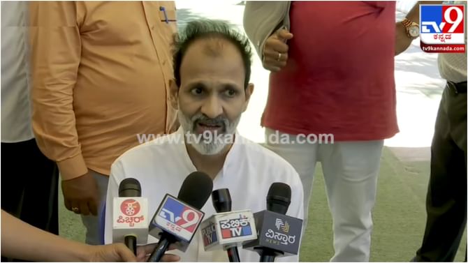 ‘ಇದು ಸಮಾಧಿ ಅಲ್ಲ, ಡಾ. ರಾಜ್ ಬೃಂದಾವನ’: ಅಣ್ಣಾವ್ರ ಪುಣ್ಯಸ್ಮರಣೆ ದಿನ ರಾಘಣ್ಣ ಹೀಗೆ ಹೇಳಿದ್ದೇಕೆ? ‘ಇದು ಸಮಾಧಿ ಅಲ್ಲ, ಡಾ. ರಾಜ್ ಬೃಂದಾವನ’: ಅಣ್ಣಾವ್ರ ಪುಣ್ಯಸ್ಮರಣೆ ದಿನ ರಾಘಣ್ಣ ಹೀಗೆ ಹೇಳಿದ್ದೇಕೆ?