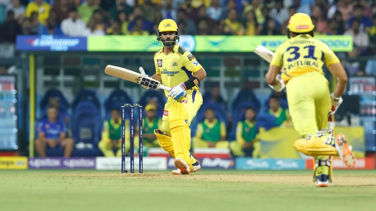 IPL 2023: ಮುಂಬೈನ ವಾಂಖೆಡೆ ಸ್ಟೇಡಿಯಂನಲ್ಲಿ ನಡೆದ ಮುಂಬೈ ಇಂಡಿಯನ್ಸ್ ವಿರುದ್ಧದ ಪಂದ್ಯದಲ್ಲಿ ಸಿಡಿಲಬ್ಬರದ ಬ್ಯಾಟಿಂಗ್ ಪ್ರದರ್ಶಿಸಿ ಸಿಎಸ್​ಕೆ ತಂಡದ ಅಜಿಂಕ್ಯ ರಹಾನೆ ದಾಖಲೆ ಬರೆದಿದ್ದಾರೆ. ಈ ಪಂದ್ಯದಲ್ಲಿ ಮೊದಲು ಬ್ಯಾಟ್ ಮಾಡಿದ ಮುಂಬೈ ಇಂಡಿಯನ್ಸ್ ತಂಡವು ನಿಗದಿತ 20 ಓವರ್​ಗಳಲ್ಲಿ 8 ವಿಕೆಟ್ ನಷ್ಟಕ್ಕೆ 157 ರನ್​ ಕಲೆಹಾಕಿತ್ತು.