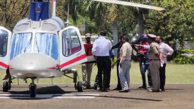 ಒಂದೆಡೆ ರಾಹುಲ್​ ಗಾಂಧಿ ಹೆಲಿಕಾಪ್ಟರ್​​​, ಮತ್ತೊಂದೆಡೆ ಸಿಎಂ ಬೊಮ್ಮಾಯಿ ಕಾರು ತಪಾಸಣೆ ಮಾಡಿದ ಚುನಾವಣಾಧಿಕಾರಿಗಳು