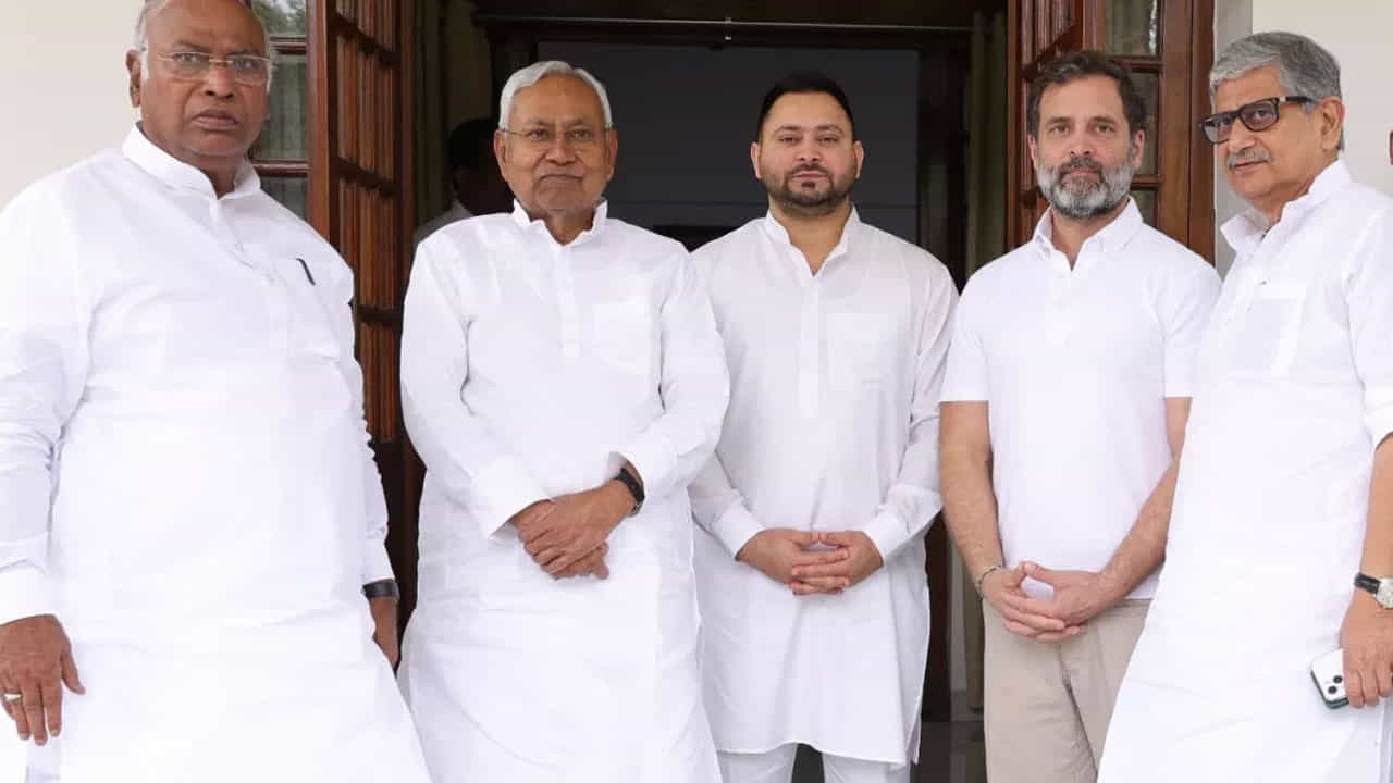 ಜಾತಿ ಜನಗಣತಿಗೆ ಒತ್ತಾಯಿಸಿದ ರಾಹುಲ್ ಗಾಂಧಿ; ಕರ್ನಾಟಕ ಚುನಾವಣೆ ಹೊತ್ತಲ್ಲಿ ಕಾಂಗ್ರೆಸ್ ಹೊಸ ತಂತ್ರ? ಜಾತಿ ಜನಗಣತಿಗೆ ಒತ್ತಾಯಿಸಿದ ರಾಹುಲ್ ಗಾಂಧಿ; ಕರ್ನಾಟಕ ಚುನಾವಣೆ ಹೊತ್ತಲ್ಲಿ ಕಾಂಗ್ರೆಸ್ ಹೊಸ ತಂತ್ರ?
