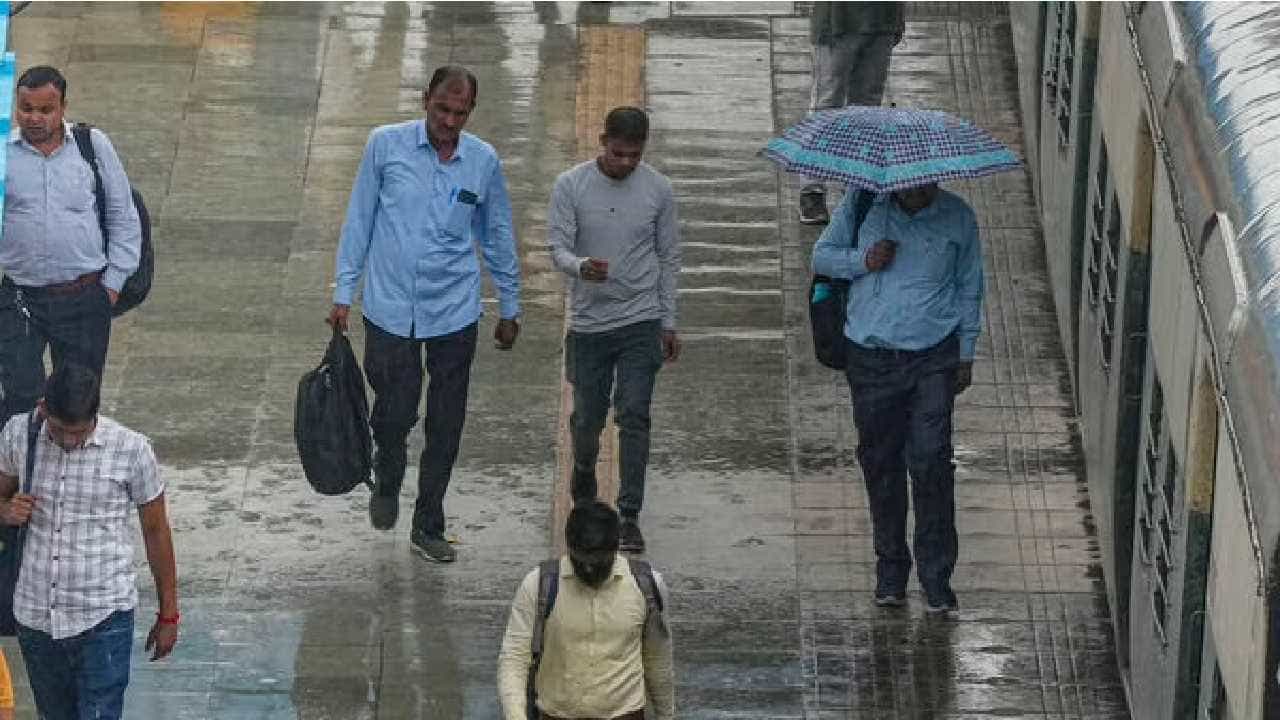 Bengaluru Rain: ಬೆಂಗಳೂರಿನಲ್ಲಿ ಮುಂದಿನ 3 ದಿನಗಳ ಕಾಲ ಸುರಿಯಲಿದೆ ಭಾರಿ ಮಳೆ Bengaluru Rain: ಬೆಂಗಳೂರಿನಲ್ಲಿ ಮುಂದಿನ 3 ದಿನಗಳ ಕಾಲ ಸುರಿಯಲಿದೆ ಭಾರಿ ಮಳೆ