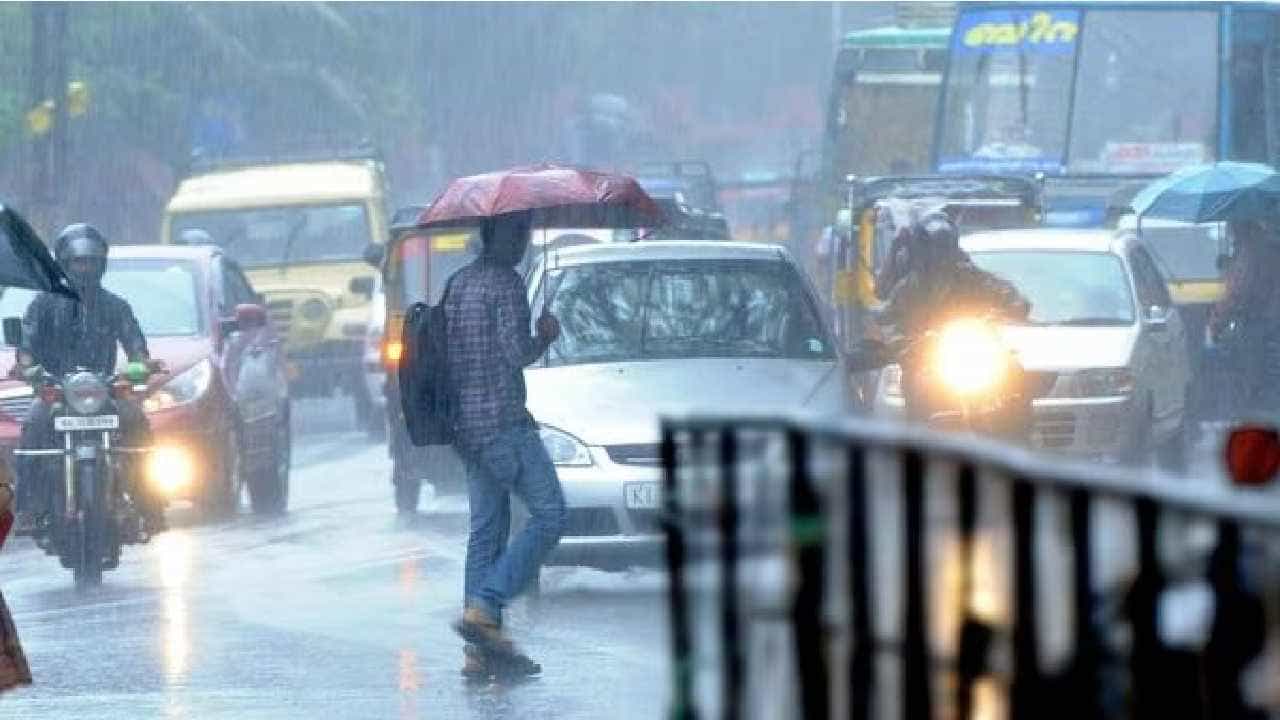 Karnataka Rain: ಮುಂದಿನ 2 ದಿನಗಳ ಕಾಲ ಕರ್ನಾಟಕದ 10ಕ್ಕೂ ಅಧಿಕ ಜಿಲ್ಲೆಗಳಲ್ಲಿ ಮಳೆ Karnataka Rain: ಮುಂದಿನ 2 ದಿನಗಳ ಕಾಲ ಕರ್ನಾಟಕದ 10ಕ್ಕೂ ಅಧಿಕ ಜಿಲ್ಲೆಗಳಲ್ಲಿ ಮಳೆ