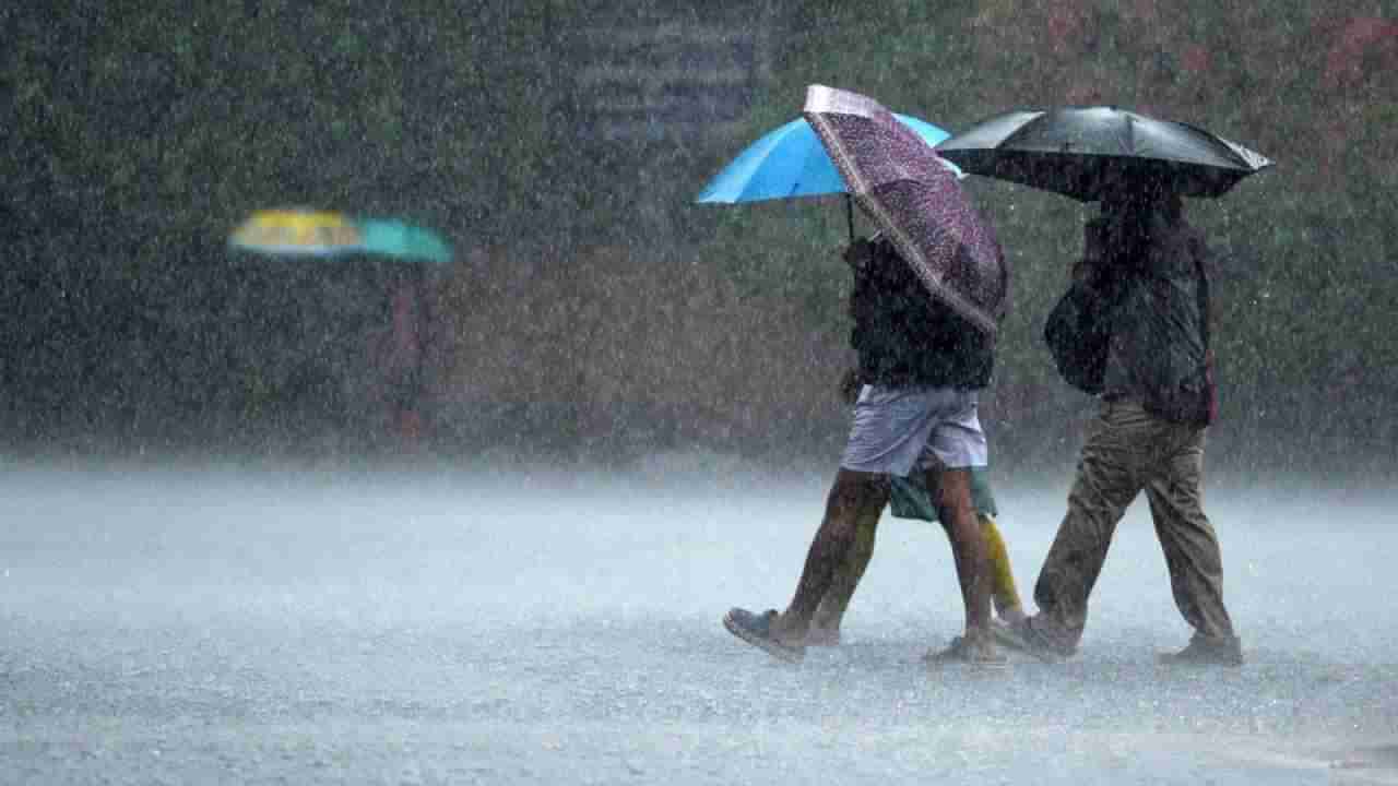 Bangalore Rain: ರಾಜಧಾನಿ ಬೆಂಗಳೂರಿನಲ್ಲಿ ಮಳೆರಾಯನ ಆರ್ಭಟ; ವಾಹನ ಸವಾರರ ಪರದಾಟ