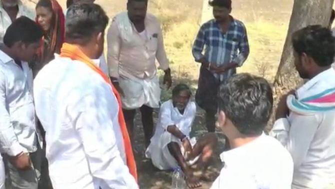 ಬೈಕ್ ಅಪಘಾತದಲ್ಲಿ ಗಾಯಗೊಂಡಿದ್ದ ವೃದ್ಧನನ್ನ ಆಸ್ಪತ್ರೆಗೆ ಸೇರಿಸಲು ಸಹಾಯ: ಮಾನವೀಯತೆ ಮೆರೆದ ಶಾಸಕ ರಾಜುಗೌಡ ಬೈಕ್ ಅಪಘಾತದಲ್ಲಿ ಗಾಯಗೊಂಡಿದ್ದ ವೃದ್ಧನನ್ನ ಆಸ್ಪತ್ರೆಗೆ ಸೇರಿಸಲು ಸಹಾಯ: ಮಾನವೀಯತೆ ಮೆರೆದ ಶಾಸಕ ರಾಜುಗೌಡ