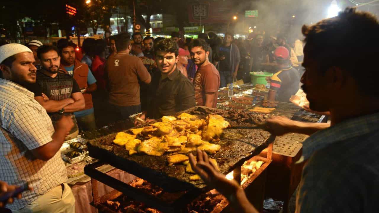 Ramadan Food: ಫ್ರೇಜರ್ ಟೌನ್ ರಂಜಾನ್ ಆಹಾರ ಮೇಳಕ್ಕೆ ನಿವಾಸಿಗಳಿಂದ ಭಾರೀ ವಿರೋಧ Ramadan Food: ಫ್ರೇಜರ್ ಟೌನ್ ರಂಜಾನ್ ಆಹಾರ ಮೇಳಕ್ಕೆ ನಿವಾಸಿಗಳಿಂದ ಭಾರೀ ವಿರೋಧ