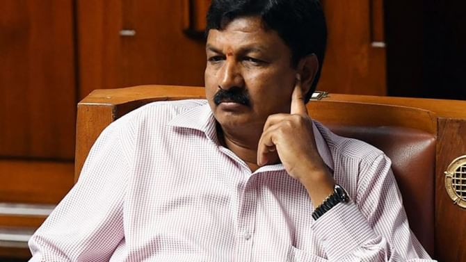 ಗೋಕಾಕ್ನಲ್ಲಿ ‘ಸರ್ವಾಧಿಕಾರಿ’ ರಮೇಶ್ ಜಾರಕಿಹೊಳಿ ಸೋಲಿಸಲು ಒಂದಾದ ಕಾಂಗ್ರೆಸ್ ಟಿಕೆಟ್ ವಂಚಿತರು! ಬಂಡಾಯದ ಅಶೋಕ ಪೂಜಾರಿ ನಡೆ ನಿಗೂಢ ಗೋಕಾಕ್ನಲ್ಲಿ ‘ಸರ್ವಾಧಿಕಾರಿ’ ರಮೇಶ್ ಜಾರಕಿಹೊಳಿ ಸೋಲಿಸಲು ಒಂದಾದ ಕಾಂಗ್ರೆಸ್ ಟಿಕೆಟ್ ವಂಚಿತರು! ಬಂಡಾಯದ ಅಶೋಕ ಪೂಜಾರಿ ನಡೆ ನಿಗೂಢ