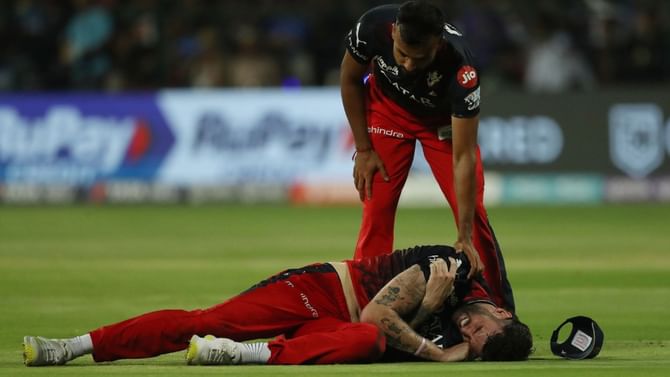 IPL 2023: ಗೆಲುವಿನ ಖುಷಿಯಲ್ಲಿದ್ದ ಆರ್ಸಿಬಿಗೆ ಬಿಗ್ ಶಾಕ್! ಕೆಕೆಆರ್ ವಿರುದ್ಧ ಸ್ಟಾರ್ ವೇಗಿ ಅಲಭ್ಯ IPL 2023: ಗೆಲುವಿನ ಖುಷಿಯಲ್ಲಿದ್ದ ಆರ್ಸಿಬಿಗೆ ಬಿಗ್ ಶಾಕ್! ಕೆಕೆಆರ್ ವಿರುದ್ಧ ಸ್ಟಾರ್ ವೇಗಿ ಅಲಭ್ಯ