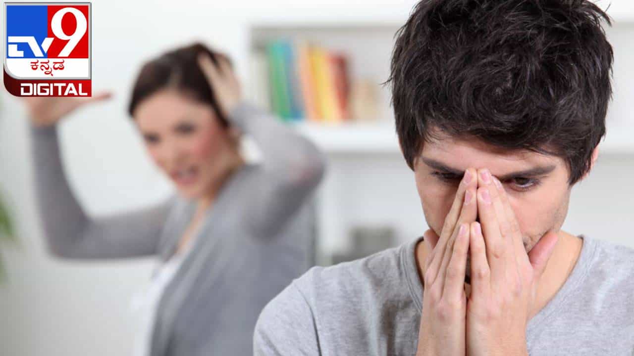 Relationship Tips: ಕೋಪಗೊಂಡ ಸಂಗಾತಿಯೊಂದಿಗೆ ಹೇಗೆ ವ್ಯವಹರಿಸಬೇಕು? ಏನು ಮಾಡಬೇಕು? ಏನು ಮಾಡಬಾರದು? ಸಲಹೆಗಳು ಇಲ್ಲಿವೆ Relationship Tips: ಕೋಪಗೊಂಡ ಸಂಗಾತಿಯೊಂದಿಗೆ ಹೇಗೆ ವ್ಯವಹರಿಸಬೇಕು? ಏನು ಮಾಡಬೇಕು? ಏನು ಮಾಡಬಾರದು? ಸಲಹೆಗಳು ಇಲ್ಲಿವೆ
