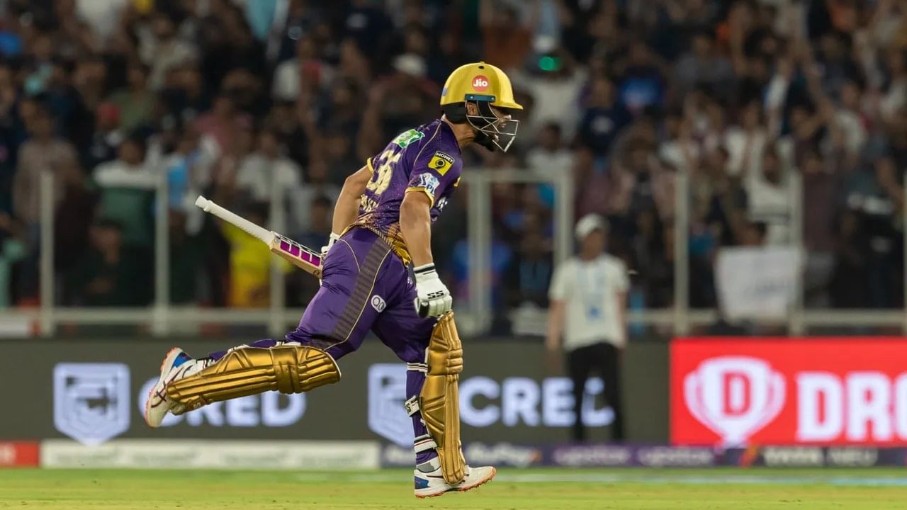 IPL 2023 GT vs KKR: ಒಂದೇ ಪಂದ್ಯದಲ್ಲಿ ಹ್ಯಾಟ್ರಿಕ್ ವಿಕೆಟ್...ಅದೇ ಪಂದ್ಯದಲ್ಲಿ 5 ಬ್ಯಾಕ್ ಟು ಬ್ಯಾಕ್ ಸಿಕ್ಸ್. ಹೌದು, ಇಂತಹದೊಂದು ರೋಚಕ ಪಂದ್ಯಕ್ಕೆ ಅಹಮದಾಬಾದ್​ನ ನರೇಂದ್ರ ಮೋದಿ ಕ್ರಿಕೆಟ್ ಸ್ಟೇಡಿಯಂ ಸಾಕ್ಷಿಯಾಗಿದೆ. ಈ ಪಂದ್ಯದ ಹೀರೋ ಕೆಕೆಆರ್ ತಂಡದ ಯುವ ಬ್ಯಾಟರ್ ರಿಂಕು ಸಿಂಗ್.