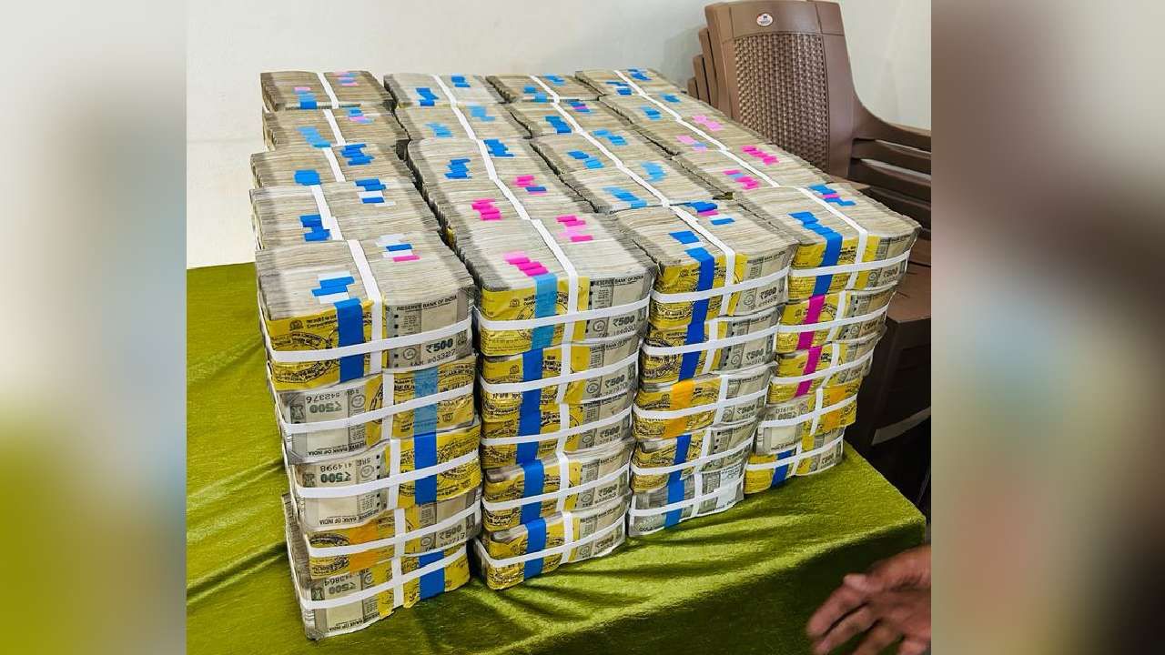 Rs 5 crore cash seized in Lakshanatti check post at Bagalkot Here are the photos
