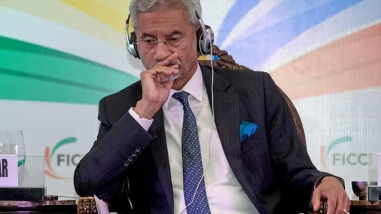 Sudan Conflict: ಸುಡಾನ್ನಲ್ಲಿರುವ ಭಾರತೀಯರ ಸುರಕ್ಷತೆಗೆ 4 ದೇಶಗಳ ಜತೆ ಎಸ್ ಜೈಶಂಕರ್ ಮಾತುಕತೆ Sudan Conflict: ಸುಡಾನ್ನಲ್ಲಿರುವ ಭಾರತೀಯರ ಸುರಕ್ಷತೆಗೆ 4 ದೇಶಗಳ ಜತೆ ಎಸ್ ಜೈಶಂಕರ್ ಮಾತುಕತೆ
