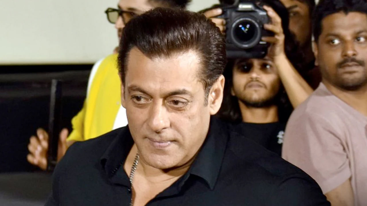 Salman Khan: ಸಲ್ಮಾನ್ ಖಾನ್ ಸಿನಿಮಾ ಸೆಟ್ನಲ್ಲಿದೆ ಡ್ರೆಸ್ಕೋಡ್; ಇದು ಮಹಿಳೆಯರಿಗೆ ಮಾತ್ರ Salman Khan: ಸಲ್ಮಾನ್ ಖಾನ್ ಸಿನಿಮಾ ಸೆಟ್ನಲ್ಲಿದೆ ಡ್ರೆಸ್ಕೋಡ್; ಇದು ಮಹಿಳೆಯರಿಗೆ ಮಾತ್ರ