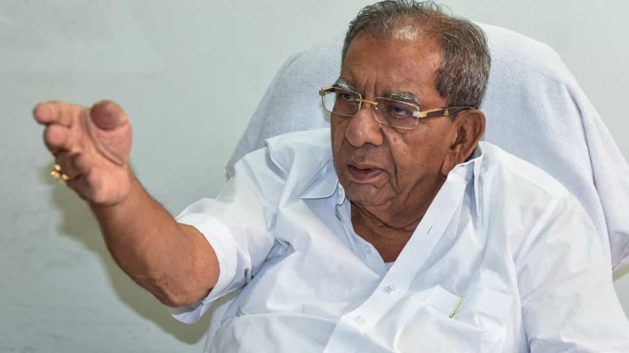 Karnataka Assembly Election 2023: ಇಳಿ ವಯಸ್ಸಿನಲ್ಲೂ ಬತ್ತದ ಉತ್ಸಾಹ, ಚುನಾವಣಾ ಪ್ರಚಾರಕ್ಕೆ ಅಧಿಕೃತ ಚಾಲನೆ ನೀಡಿದ ಶಾಮನೂರು ಶಿವಶಂಕರಪ್ಪ Karnataka Assembly Election 2023: ಇಳಿ ವಯಸ್ಸಿನಲ್ಲೂ ಬತ್ತದ ಉತ್ಸಾಹ, ಚುನಾವಣಾ ಪ್ರಚಾರಕ್ಕೆ ಅಧಿಕೃತ ಚಾಲನೆ ನೀಡಿದ ಶಾಮನೂರು ಶಿವಶಂಕರಪ್ಪ