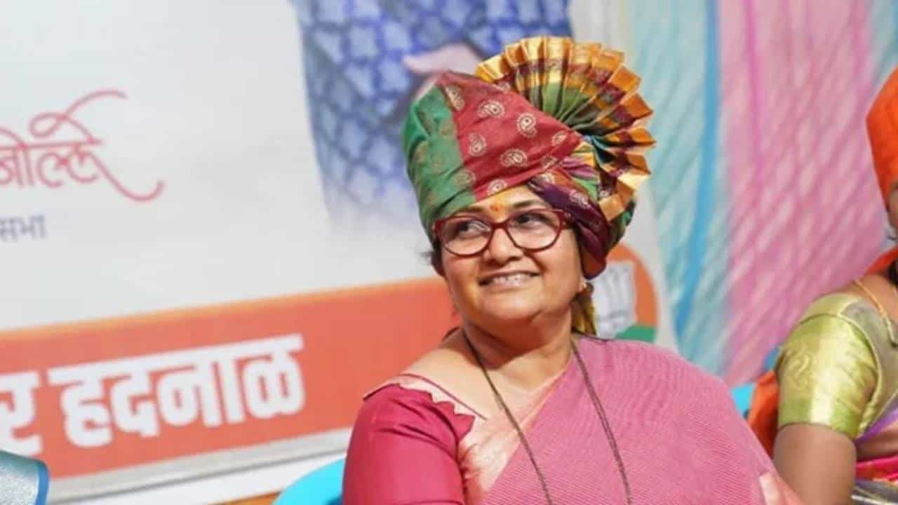 Shashikala Jolle: ಶಶಿಕಲಾ ಜೊಲ್ಲೆ ಕುಟುಂಬದ ಬಳಿ ಇದೆ ಬರೊಬ್ಬರಿ 68.58 ಕೋಟಿ ರೂ. ಮೌಲ್ಯದ ಆಸ್ತಿ Shashikala Jolle: ಶಶಿಕಲಾ ಜೊಲ್ಲೆ ಕುಟುಂಬದ ಬಳಿ ಇದೆ ಬರೊಬ್ಬರಿ 68.58 ಕೋಟಿ ರೂ. ಮೌಲ್ಯದ ಆಸ್ತಿ