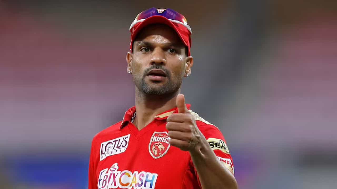 IPL 2023: ಸನ್ರೈಸರ್ಸ್ ಹೈದರಾಬಾದ್ ವಿರುದ್ಧದ ಪಂದ್ಯದಲ್ಲಿ ಅಜೇಯ 99 ರನ್ ಬಾರಿಸುವ ಮೂಲಕ ಪಂಜಾಬ್ ಕಿಂಗ್ಸ್ ತಂಡದ ನಾಯಕ ಶಿಖರ್ ಧವನ್ ಹಲವು ದಾಖಲೆ ನಿರ್ಮಿಸಿದ್ದಾರೆ. ಈ ದಾಖಲೆಗಳಲ್ಲಿ ಪ್ಲೇಯಿಂಗ್ ಇಲೆವೆನ್ನ ಎಲ್ಲರೊಂದಿಗೆ ಬ್ಯಾಟ್ ಬೀಸಿದ ವಿಶೇಷ ದಾಖಲೆ ಕೂಡ ಸೇರಿದೆ.
