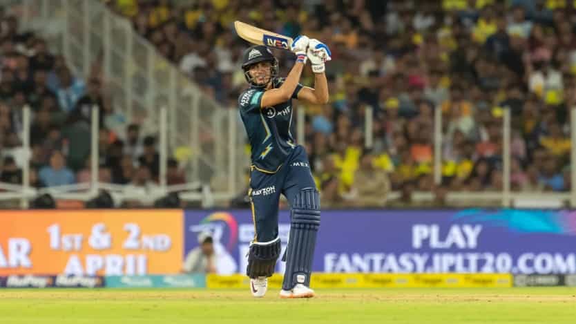 IPL 2023: ಅಹಮದಾಬಾದ್ನಲ್ಲಿ ನಡೆದ ಐಪಿಎಲ್ನ 13ನೇ ಪಂದ್ಯದಲ್ಲಿ ಕೆಕೆಆರ್ ವಿರುದ್ಧ ಶುಭ್ಮನ್ ಗಿಲ್ (Shubman Gill) 39 ರನ್ ಬಾರಿಸಿ ಮಿಂಚಿದ್ದರು. ಈ ರನ್ಗಳೊಂದಿಗೆ ಗುಜರಾತ್ ಟೈಟಾನ್ಸ್ (Gujarat Titans) ತಂಡದ ಆರಂಭಿಕ ಆಟಗಾರ ಐಪಿಎಲ್ನಲ್ಲಿ 2 ಸಾವಿರ ರನ್ ಪೂರೈಸಿದ್ದಾರೆ.