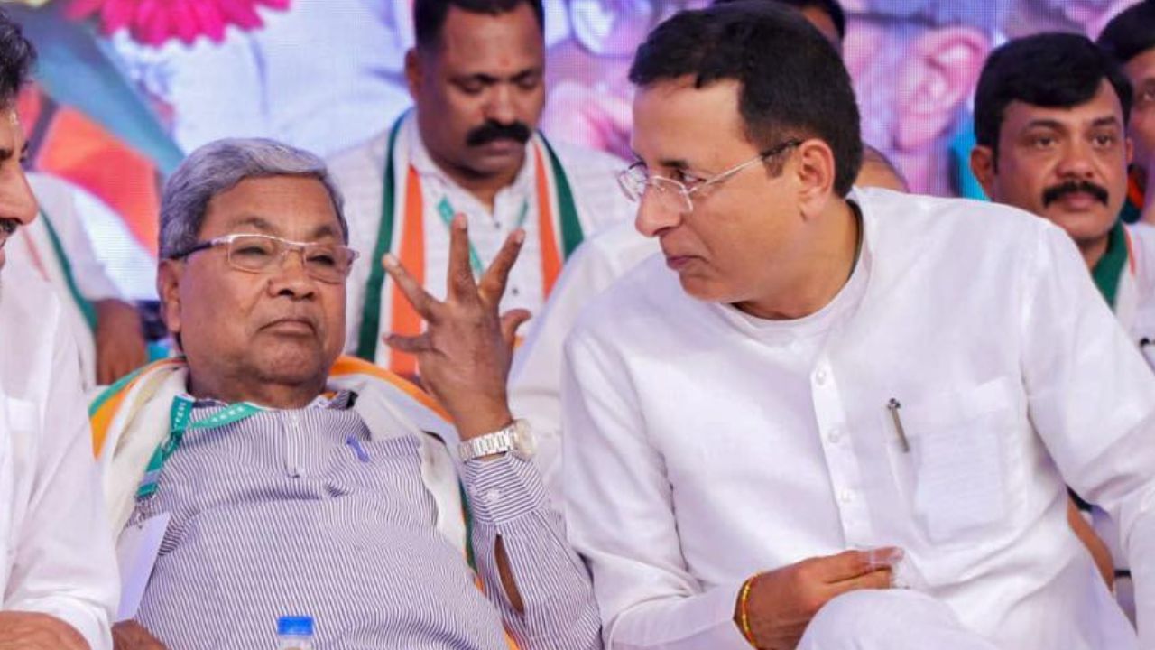 ನೆಹರೂ ಓಲೇಕರ್ ಹೇಳಿರುವುದನ್ನು ಸಿದ್ದರಾಮಯ್ಯ ಪುನರುಚ್ಛರಿಸಿದ್ದಾರೆ ಎಂದ ರಣದೀಪ್ ಸಿಂಗ್ ಸುರ್ಜೇವಾಲ ನೆಹರೂ ಓಲೇಕರ್ ಹೇಳಿರುವುದನ್ನು ಸಿದ್ದರಾಮಯ್ಯ ಪುನರುಚ್ಛರಿಸಿದ್ದಾರೆ ಎಂದ ರಣದೀಪ್ ಸಿಂಗ್ ಸುರ್ಜೇವಾಲ