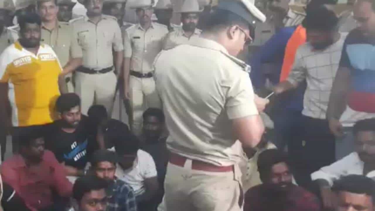 ಭಾಸ್ಕರ್ ರಾವ್ಗೆ ಟಿಕೆಟ್ ನೀಡಿದಕ್ಕೆ ಆಕ್ರೋಶ: ಸೈಲೆಂಟ್ ಸುನೀಲ್ ಬೆಂಬಲಿಗರಿಂದ ಬಿಜೆಪಿ ಕಚೇರಿ ಎದುರು ಗಲಾಟೆ ಭಾಸ್ಕರ್ ರಾವ್ಗೆ ಟಿಕೆಟ್ ನೀಡಿದಕ್ಕೆ ಆಕ್ರೋಶ: ಸೈಲೆಂಟ್ ಸುನೀಲ್ ಬೆಂಬಲಿಗರಿಂದ ಬಿಜೆಪಿ ಕಚೇರಿ ಎದುರು ಗಲಾಟೆ