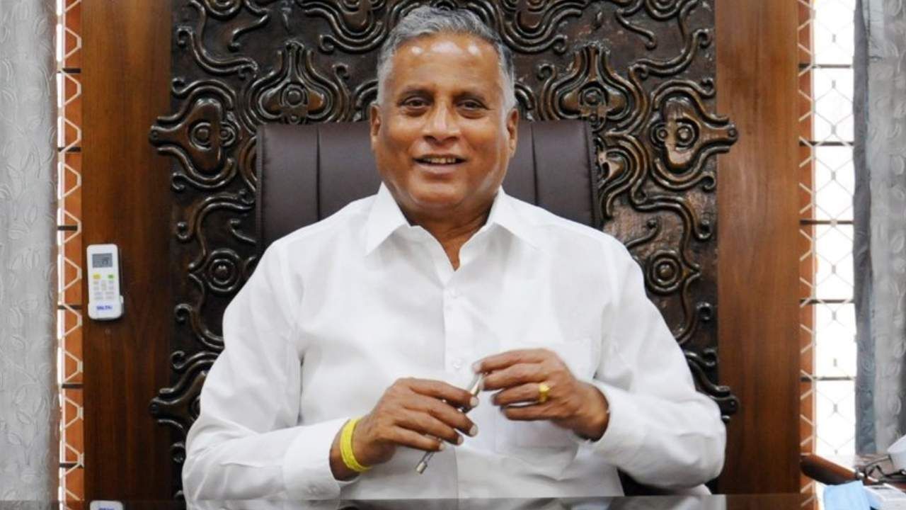 ನಾಮಪತ್ರ ಹಿಂಪಡೆಯುವಂತೆ ಜೆಡಿಎಸ್ ಅಭ್ಯರ್ಥಿಗೆ ಆಮಿಷ: ವಿ ಸೋಮಣ್ಣ ಸೇರಿದಂತೆ ಮೂವರ ವಿರುದ್ಧ FIR ನಾಮಪತ್ರ ಹಿಂಪಡೆಯುವಂತೆ ಜೆಡಿಎಸ್ ಅಭ್ಯರ್ಥಿಗೆ ಆಮಿಷ: ವಿ ಸೋಮಣ್ಣ ಸೇರಿದಂತೆ ಮೂವರ ವಿರುದ್ಧ FIR
