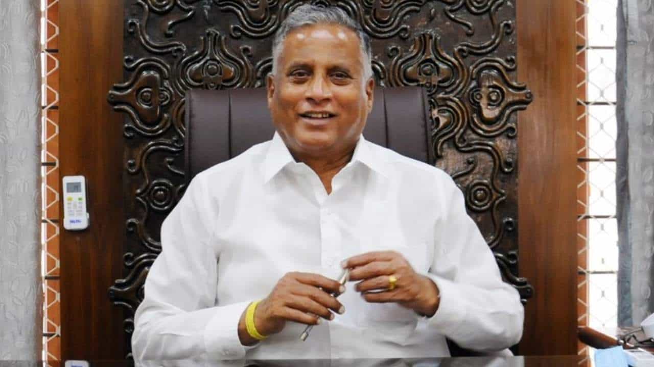 ವರುಣಾದಲ್ಲಿ ಸ್ಪರ್ಧಿಸುವಂತೆ ಹೇಳಿದ್ಯಾರು? ಸ್ಪರ್ಧೆಗೆ ಒಪ್ಪಿಕೊಳ್ಳಲು ಕಾರಣ ಯಾರು? ಸೀಕ್ರೆಟ್ ಬಿಚ್ಚಿಟ್ಟ ವಿ ಸೋಮಣ್ಣ ವರುಣಾದಲ್ಲಿ ಸ್ಪರ್ಧಿಸುವಂತೆ ಹೇಳಿದ್ಯಾರು? ಸ್ಪರ್ಧೆಗೆ ಒಪ್ಪಿಕೊಳ್ಳಲು ಕಾರಣ ಯಾರು? ಸೀಕ್ರೆಟ್ ಬಿಚ್ಚಿಟ್ಟ ವಿ ಸೋಮಣ್ಣ