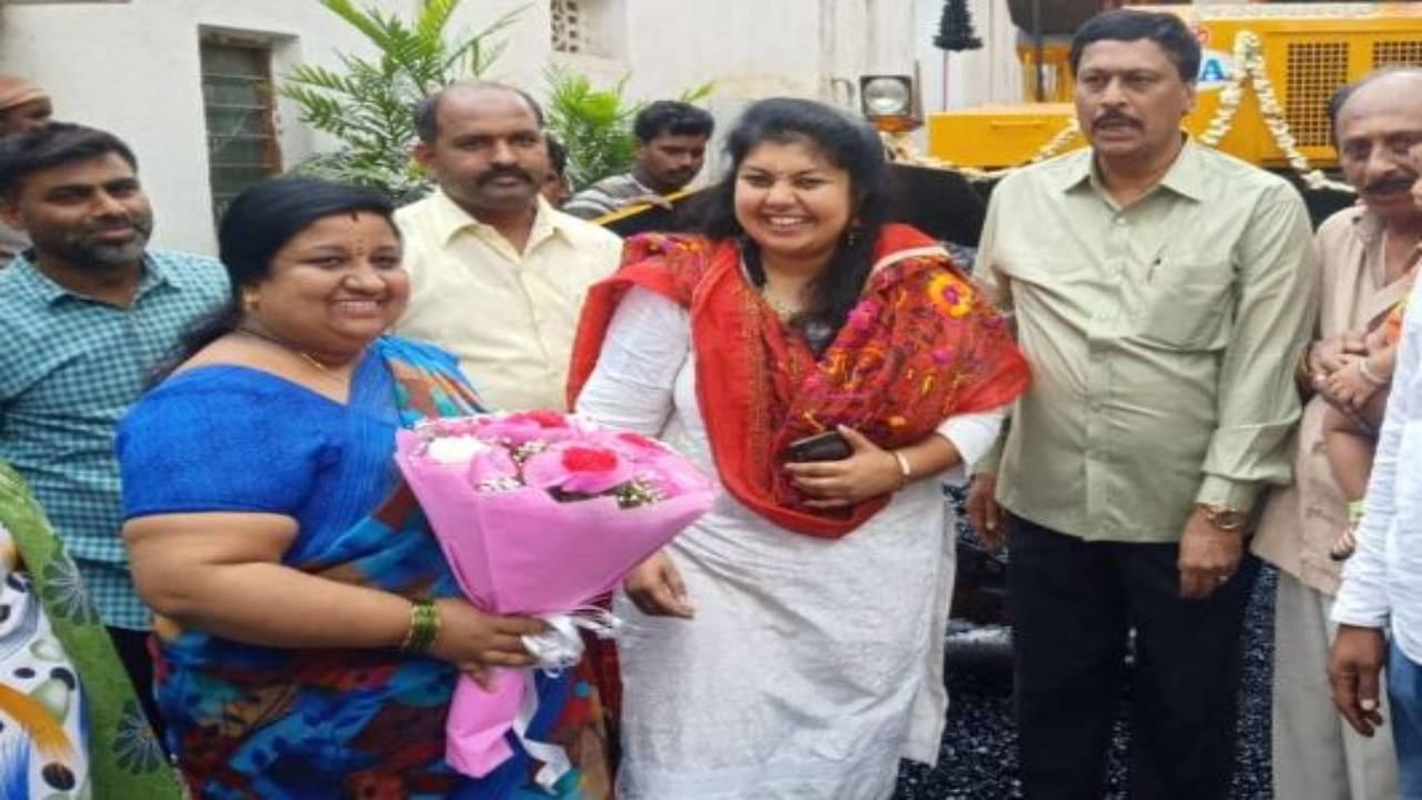 Sowmya Reddy: ಸೌಮ್ಯಾ ರೆಡ್ಡಿಯಿಂದ ಮತದಾರರಿಗೆ ಆಮಿಷ; ಚುನಾವಣಾ ಆಯೋಗಕ್ಕೆ ಬಿಜೆಪಿ ದೂರು