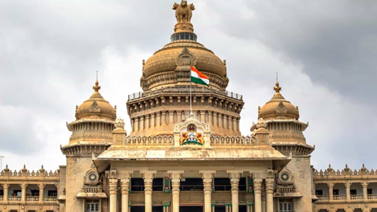 ಪೊಲೀಸ್ ಅಧಿಕಾರಿ, ಸಿಬ್ಬಂದಿಗೆ ಚುನಾವಣಾ ಭತ್ಯೆ ಪರಿಷ್ಕರಿಸಿ ರಾಜ್ಯ ಸರ್ಕಾರ ಆದೇಶ ಪೊಲೀಸ್ ಅಧಿಕಾರಿ, ಸಿಬ್ಬಂದಿಗೆ ಚುನಾವಣಾ ಭತ್ಯೆ ಪರಿಷ್ಕರಿಸಿ ರಾಜ್ಯ ಸರ್ಕಾರ ಆದೇಶ