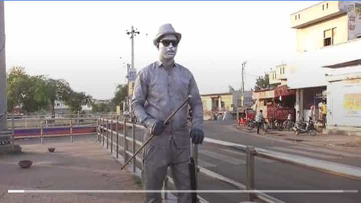 Punjab’s statue man: ದಿನಗೂಲಿ ಮಾಡಿ ಬದುಕುತ್ತಿದ್ದ ಪಂಜಾಬ್ ವ್ಯಕ್ತಿಯೊಬ್ಬ ಈಗ ಪ್ರತಿಮೆಯಂತೆ ನಿಂತು ಹಣ ಸಂಪಾದನೆ ಮಾಡುತ್ತಿದ್ದಾರೆ! Punjab’s statue man: ದಿನಗೂಲಿ ಮಾಡಿ ಬದುಕುತ್ತಿದ್ದ ಪಂಜಾಬ್ ವ್ಯಕ್ತಿಯೊಬ್ಬ ಈಗ ಪ್ರತಿಮೆಯಂತೆ ನಿಂತು ಹಣ ಸಂಪಾದನೆ ಮಾಡುತ್ತಿದ್ದಾರೆ!