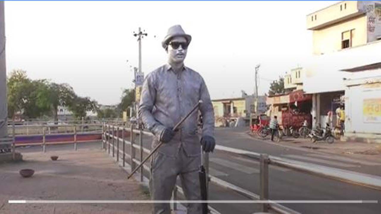 Punjab’s statue man: ದಿನಗೂಲಿ ಮಾಡಿ ಬದುಕುತ್ತಿದ್ದ ಪಂಜಾಬ್ ವ್ಯಕ್ತಿಯೊಬ್ಬ ಈಗ ಪ್ರತಿಮೆಯಂತೆ ನಿಂತು ಹಣ ಸಂಪಾದನೆ ಮಾಡುತ್ತಿದ್ದಾರೆ!