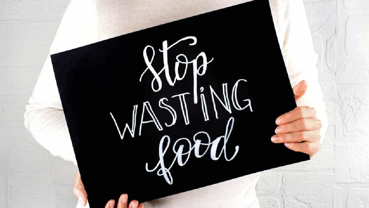 Stop Food Waste Day 2023: ದಯವಿಟ್ಟು ಆಹಾರ ವ್ಯರ್ಥ ಮಾಡ್ಬೇಡಿ, ಹಸಿದವನಿಗೆ ಗೊತ್ತು ಅನ್ನದ ಬೆಲೆ Stop Food Waste Day 2023: ದಯವಿಟ್ಟು ಆಹಾರ ವ್ಯರ್ಥ ಮಾಡ್ಬೇಡಿ, ಹಸಿದವನಿಗೆ ಗೊತ್ತು ಅನ್ನದ ಬೆಲೆ