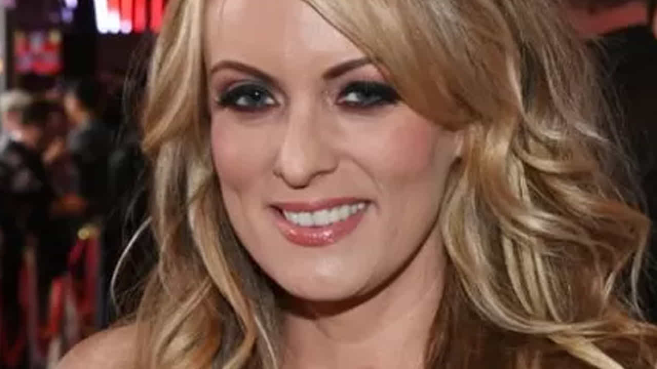 Stormy Daniels: ಮಾನನಷ್ಟ ಪ್ರಕರಣದಲ್ಲಿ ಸ್ಟಾರ್ಮಿ ಡೇನಿಯಲ್ಸ್ಗೆ ಮುಖಭಂಗ; ಡೊನಾಲ್ಡ್ ಟ್ರಂಪ್ ಕಾನೂನು ಶುಲ್ಕ ಪಾವತಿಸಲು ನೀಲಿಚಿತ್ರ ತಾರೆಗೆ ಕೋರ್ಟ್ ಆದೇಶ Stormy Daniels: ಮಾನನಷ್ಟ ಪ್ರಕರಣದಲ್ಲಿ ಸ್ಟಾರ್ಮಿ ಡೇನಿಯಲ್ಸ್ಗೆ ಮುಖಭಂಗ; ಡೊನಾಲ್ಡ್ ಟ್ರಂಪ್ ಕಾನೂನು ಶುಲ್ಕ ಪಾವತಿಸಲು ನೀಲಿಚಿತ್ರ ತಾರೆಗೆ ಕೋರ್ಟ್ ಆದೇಶ