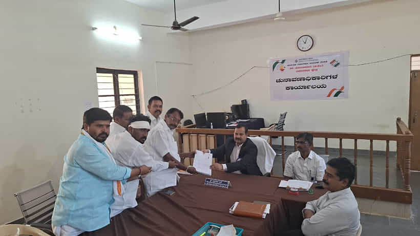 Yadgiri: ಸುರಪುರದಲ್ಲಿ ಅದ್ಧೂರಿ ಚುನಾವಣಾ ಮೆರವಣಿಗೆಗೆ ಬ್ರೇಕ್; ಸರಳವಾಗಿ ನಾಮಪತ್ರ ಸಲ್ಲಿಸಿದ ಬಿಜೆಪಿ, ಕಾಂಗ್ರೆಸ್ ಅಭ್ಯರ್ಥಿಗಳು