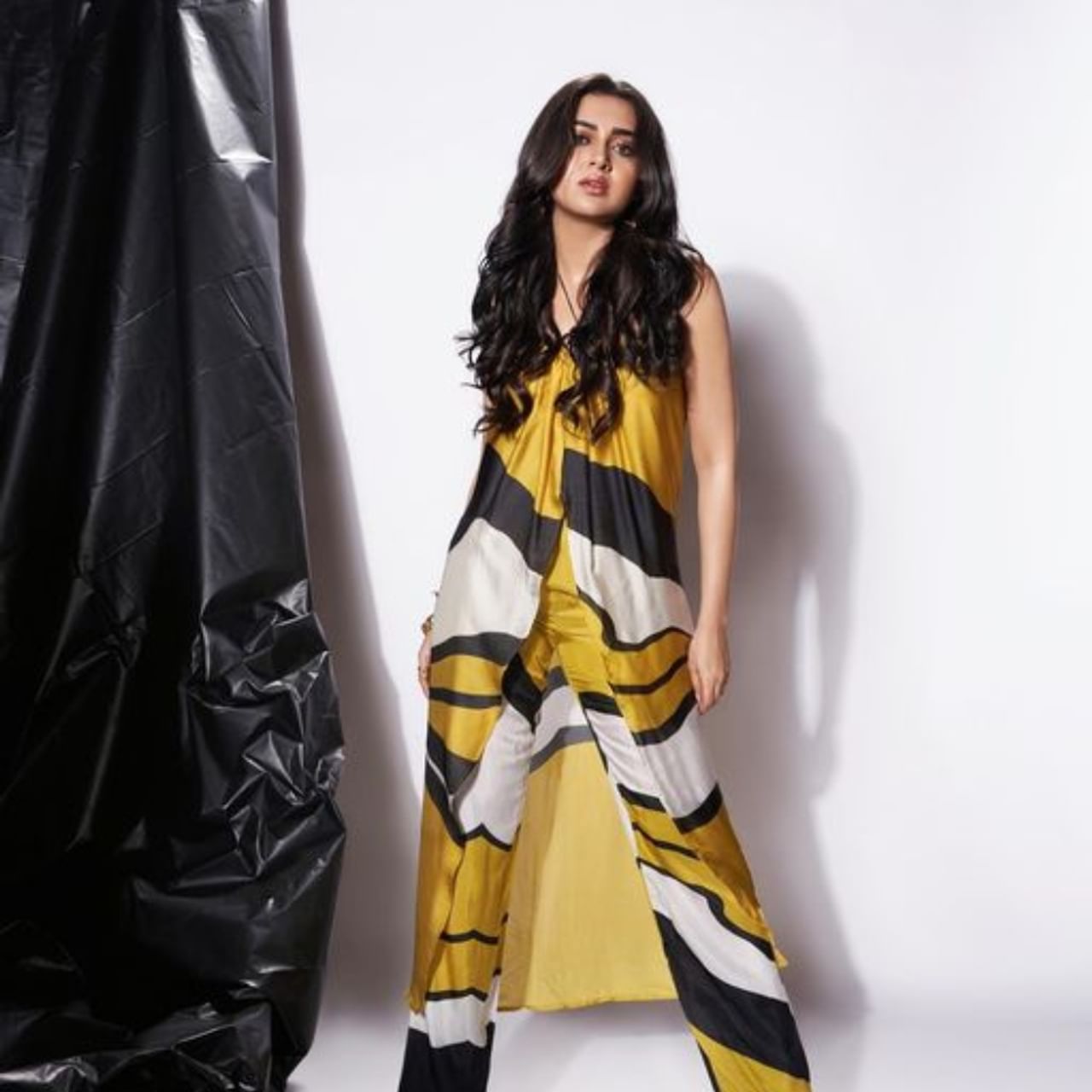 ನಟಿ ತೇಜಸ್ವಿ ಪ್ರಕಾಶ್ ಅವರು ಬಣ್ಣದ ಲೋಕದಲ್ಲಿ ಬ್ಯುಸಿ ಆಗಿದ್ದಾರೆ. ಹಿಂದಿ ಬಿಗ್ ಬಾಸ್ ಟೈಟಲ್ ಗೆಲ್ಲುವ ಮೂಲಕ ಅವರು ಜನಪ್ರಿಯತೆ ಪಡೆದರು. ಈಗ ಅವರು ಒಂದು ವಿಚಾರ ಹೇಳಿಕೊಂಡಿದ್ದಾರೆ. ಇದನ್ನು ಕೇಳಿ ಅನೇಕರಿಗೆ ಅಚ್ಚರಿ ಆಗಿದೆ.