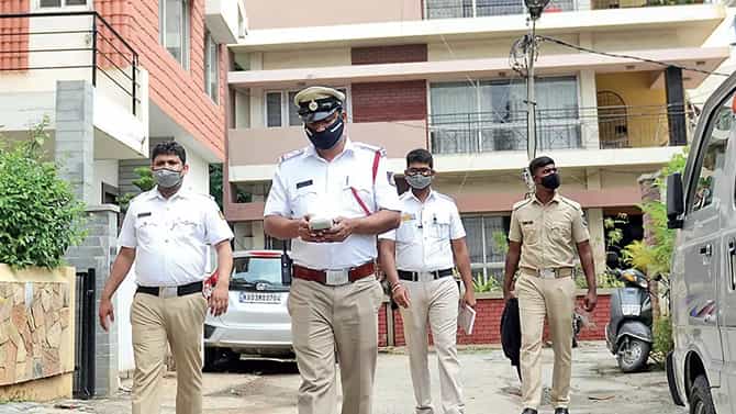 ಸಂಚಾರಿ ಪೊಲೀಸರು  ಎಲೆಕ್ಷನ್​ನಲ್ಲಿ ಬ್ಯುಸಿ: ನಮ್ಮನ್ನು ತಡೆಯೋರು ಯಾರು ಇಲ್ಲ ಎಂದು ರೂಲ್ಸ್ ಬ್ರೇಕ್ ಮಾಡುವವರಿಗೆ ಕಾದಿದೆ ಶಾಕ್
