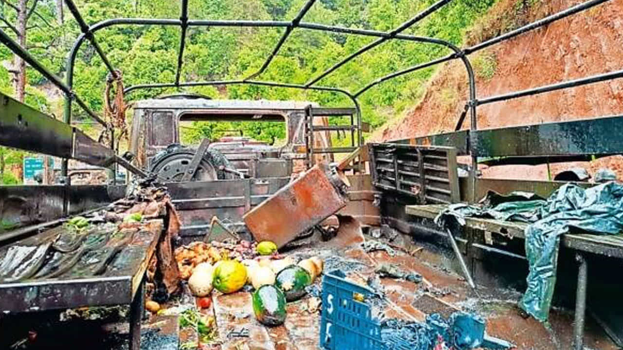 ಪೂಂಚ್ನಲ್ಲಿ ಉಗ್ರರ ದಾಳಿಗೊಳಗಾದ ಸೇನಾ ಟ್ರಕ್ ಇಫ್ತಾರ್ಗಾಗಿ ಹಣ್ಣುಗಳನ್ನು ಸಾಗಿಸುತ್ತಿತ್ತು; ಈದ್ ಆಚರಿಸುವುದಿಲ್ಲ ಎಂದ ಗ್ರಾಮ ಪೂಂಚ್ನಲ್ಲಿ ಉಗ್ರರ ದಾಳಿಗೊಳಗಾದ ಸೇನಾ ಟ್ರಕ್ ಇಫ್ತಾರ್ಗಾಗಿ ಹಣ್ಣುಗಳನ್ನು ಸಾಗಿಸುತ್ತಿತ್ತು; ಈದ್ ಆಚರಿಸುವುದಿಲ್ಲ ಎಂದ ಗ್ರಾಮ